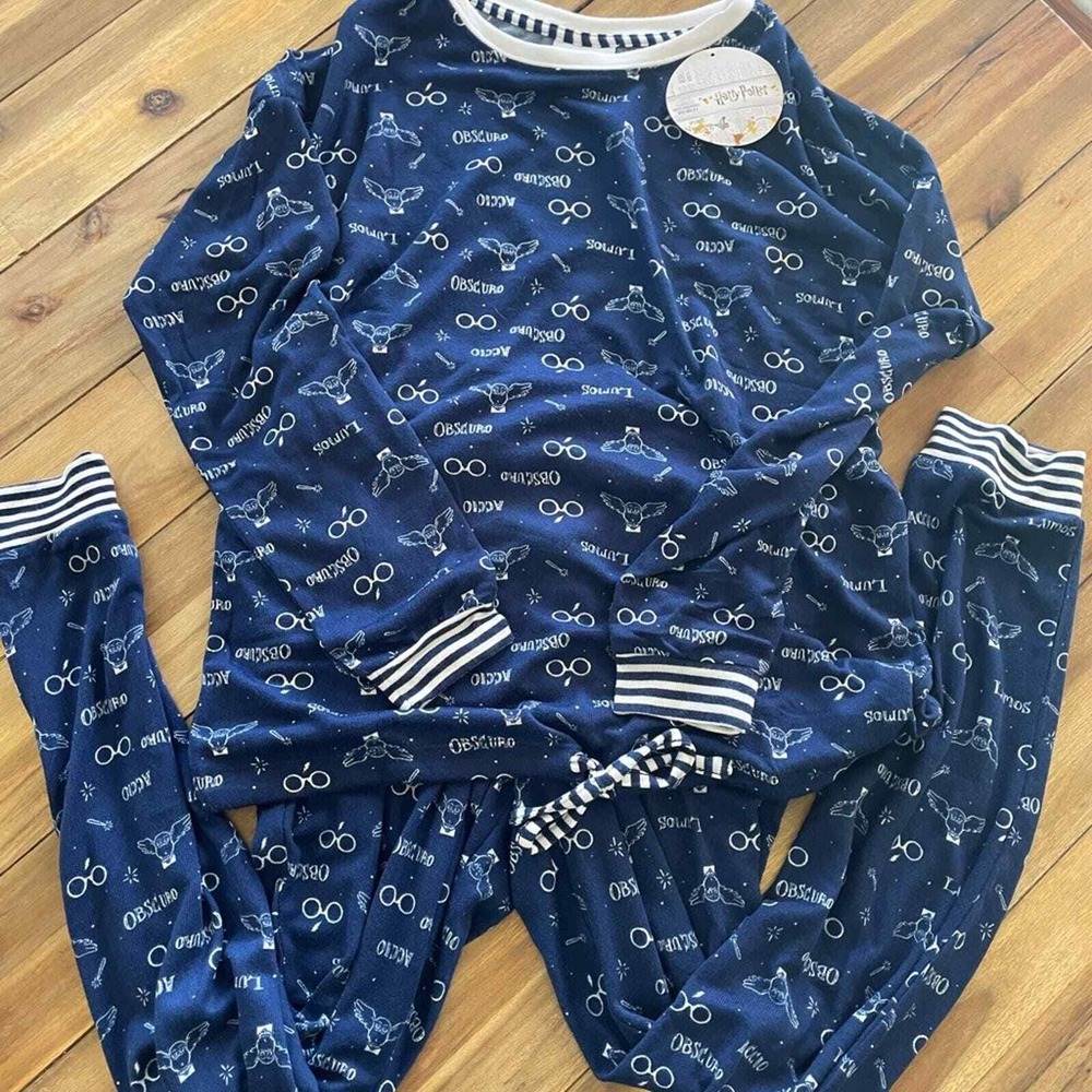 NWT Wizarding‎ World Harry Potter pajamas, size small